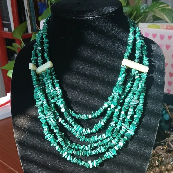 Elegant Green Beaded Necklace - Picture 1 of 2